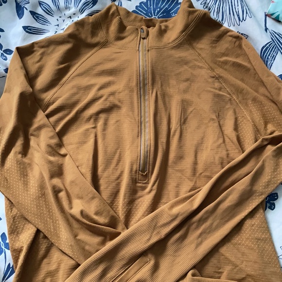 Lululemon half zip up - Picture 4 of 7